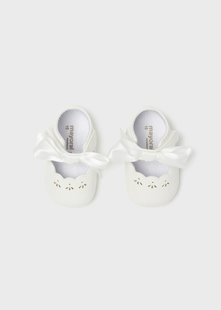 Mayoral Newborn 9631-051 Buty balerinki z kokardką dla noworodka Blanco