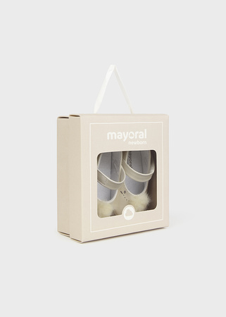 Mayoral Newborn 9792-082 Buty balerinki z pomponami dla noworodka Crudo