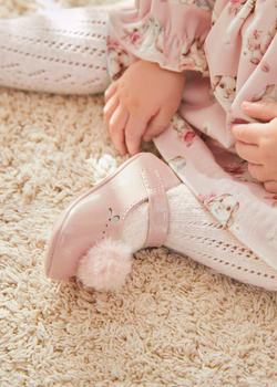 Mayoral Newborn 9792-081 Buty balerinki z pomponami dla noworodka Rubor