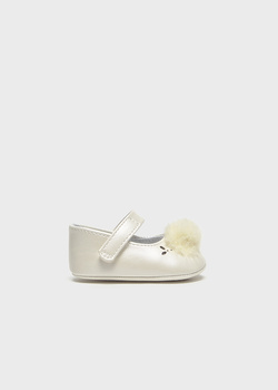 Mayoral Newborn 9792-082 Buty balerinki z pomponami dla noworodka Crudo