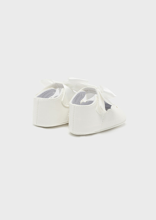Mayoral Newborn 9631-051 Buty balerinki z kokardką dla noworodka Blanco